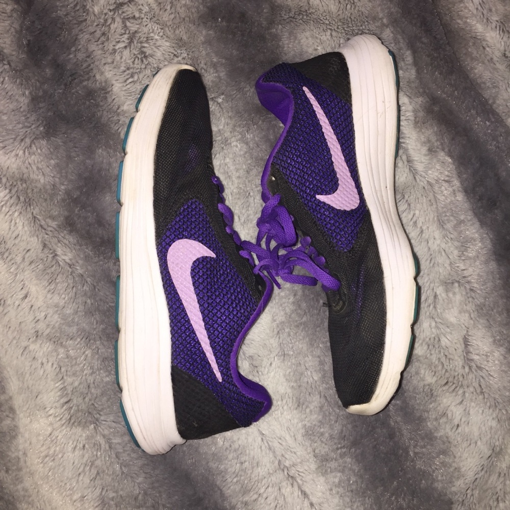 Purple Nike tennis shoes